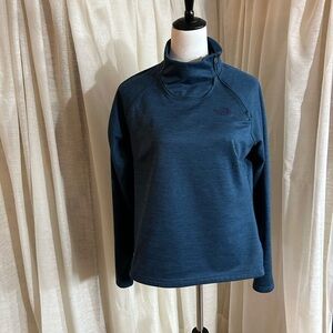 North Face Women’s Canyonlands 1/4 zip fleece pullover.